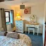 1 Bed Town Centre Free Private Parking Cycle Store *