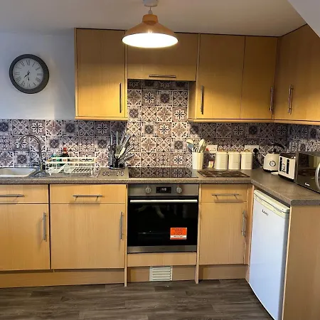 Holiday home 1 Bed Town Centre Free Private Parking Cycle Store *