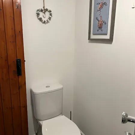 1 Bed Town Centre Free Private Parking Cycle Store *