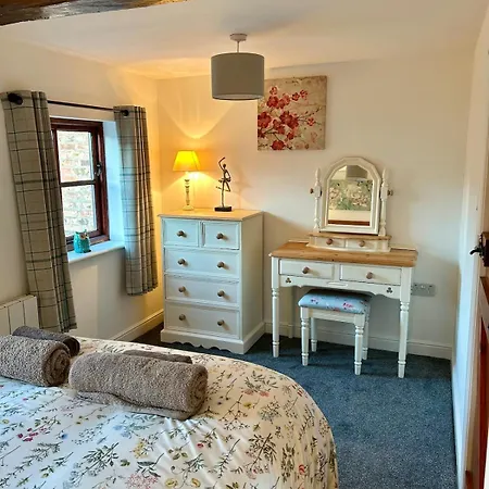 1 Bed Town Centre Free Private Parking Cycle Store *