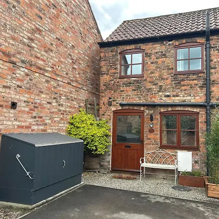 1 Bed Town Centre Free Private Parking Cycle Store Holiday home *