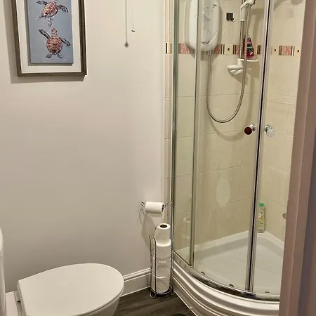 1 Bed Town Centre Free Private Parking Cycle Store