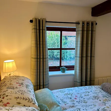 1 Bed Town Centre Free Private Parking Cycle Store *