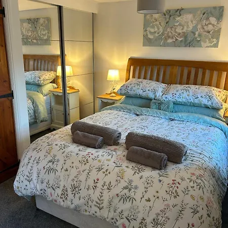 Holiday home 1 Bed Town Centre Free Private Parking Cycle Store