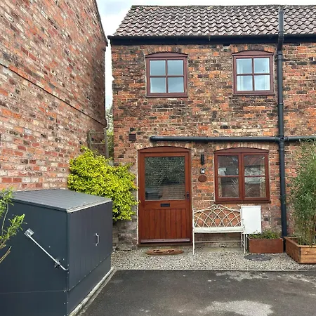 1 Bed Town Centre Free Private Parking Cycle Store * Boroughbridge