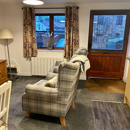 1 Bed Town Centre Free Private Parking Cycle Store *