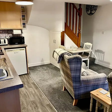 Holiday home 1 Bed Town Centre Free Private Parking Cycle Store *