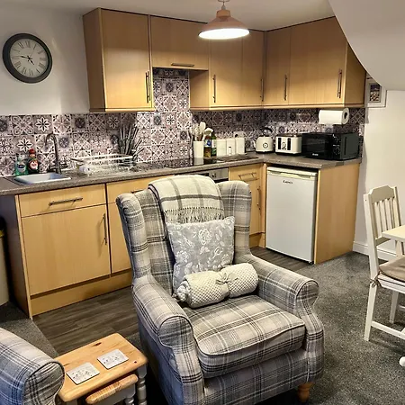 1 Bed Town Centre Free Private Parking Cycle Store Boroughbridge