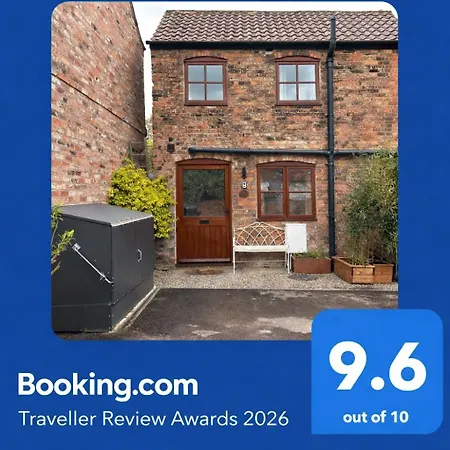 1 Bed Town Centre Free Private Parking Cycle Store