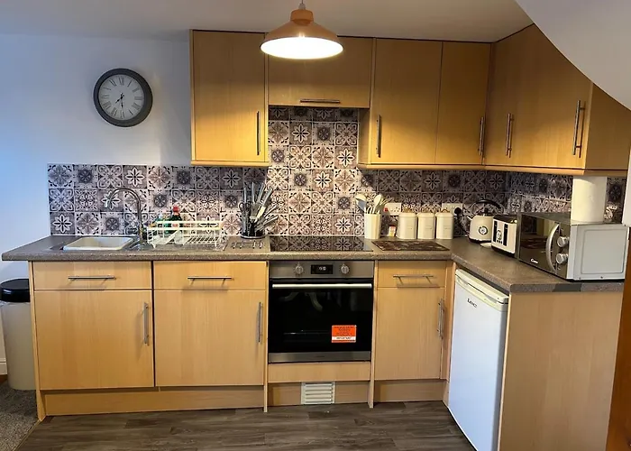 Holiday home 1 Bed Town Centre Free Private Parking Cycle Store *