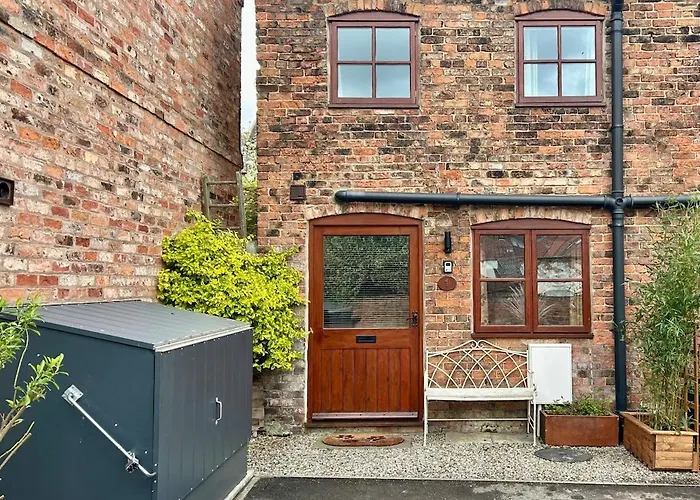 1 Bed Town Centre Free Private Parking Cycle Store