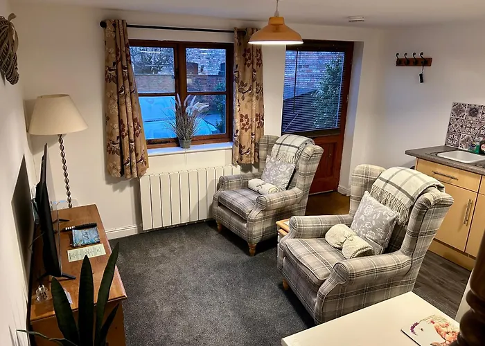 1 Bed Town Centre Free Private Parking Cycle Store