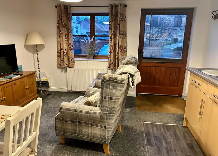 1 Bed Town Centre Free Private Parking Cycle Store *