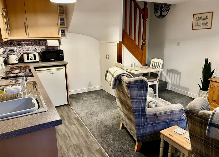 Holiday home 1 Bed Town Centre Free Private Parking Cycle Store *