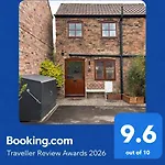 1 Bed Town Centre Free Private Parking Cycle Store